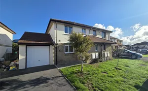 Tredinnick Wood Close, Helston, Cornwall, TR13 photo