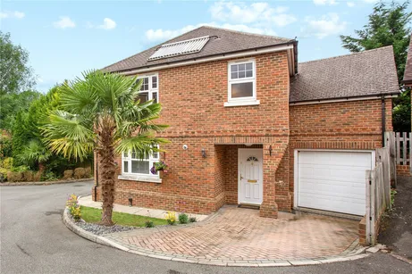 Churchview Close, Caterham, CR3