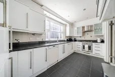Churchview Close, Caterham, CR3 photo 4