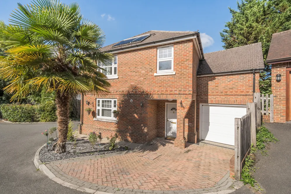 Churchview Close, Caterham, CR3 photo 18