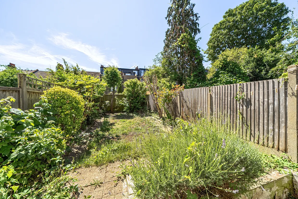 Pemberton Road, London, N4 photo 15