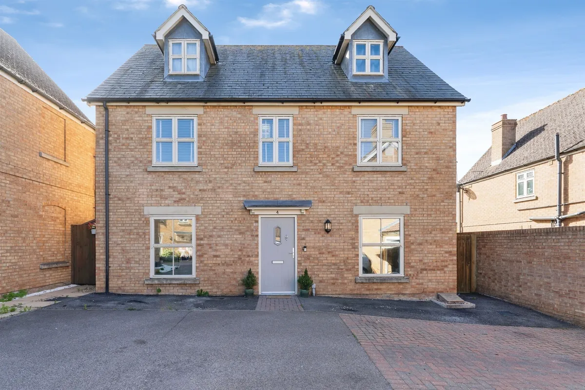 Hive End Court, Chatteris