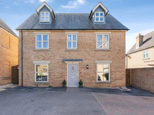 Hive End Court, Chatterisphoto