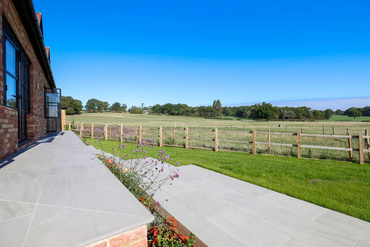 Old Farm Close, Charlwood, Horley, Surrey, RH6