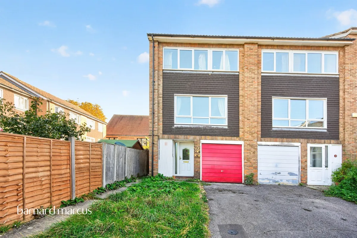 Walnut Mews, Sutton