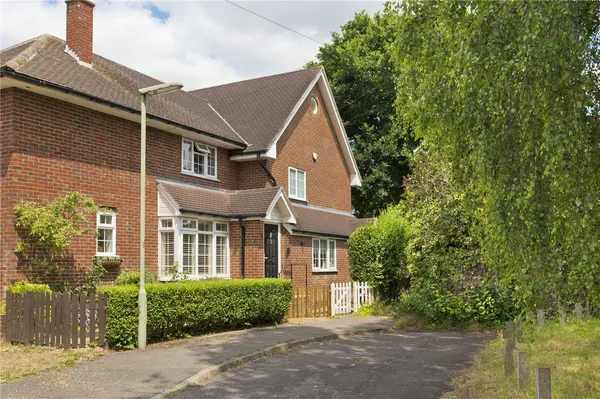 Elm Drive, Chobham, GU24 photo 1