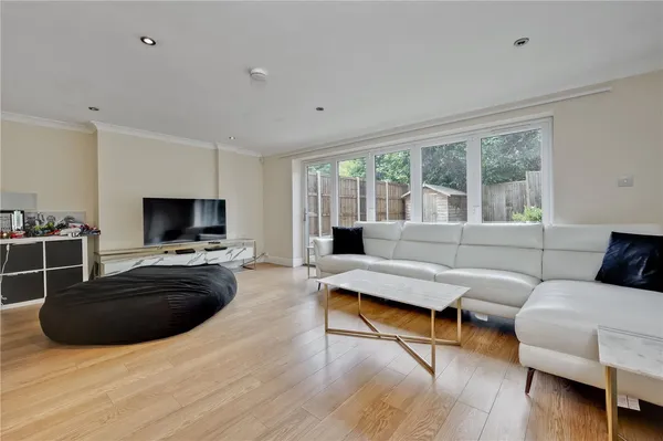 Elm Drive, Chobham, GU24 photo 2