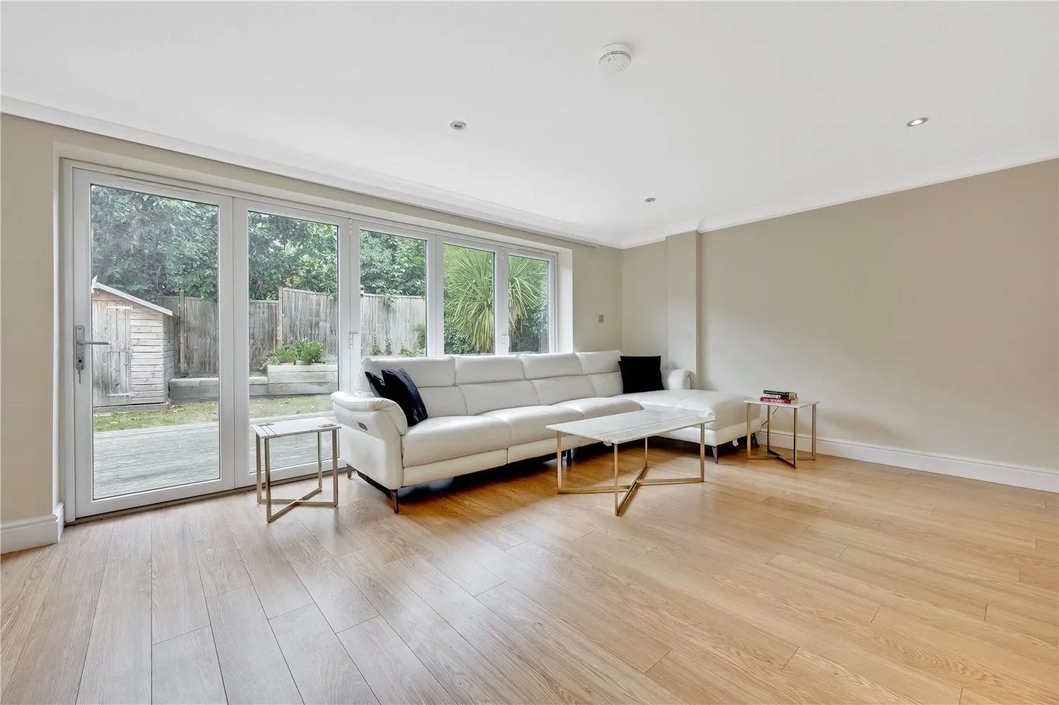 Elm Drive, Chobham, GU24 photo 3