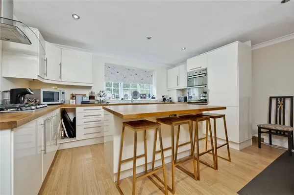 Elm Drive, Chobham, GU24 photo 4