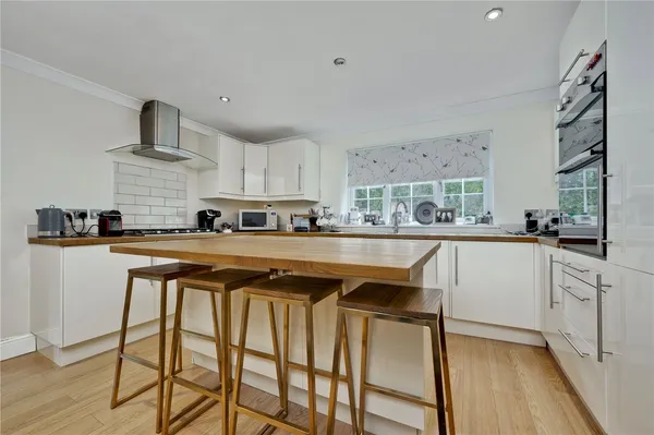 Elm Drive, Chobham, GU24 photo 5