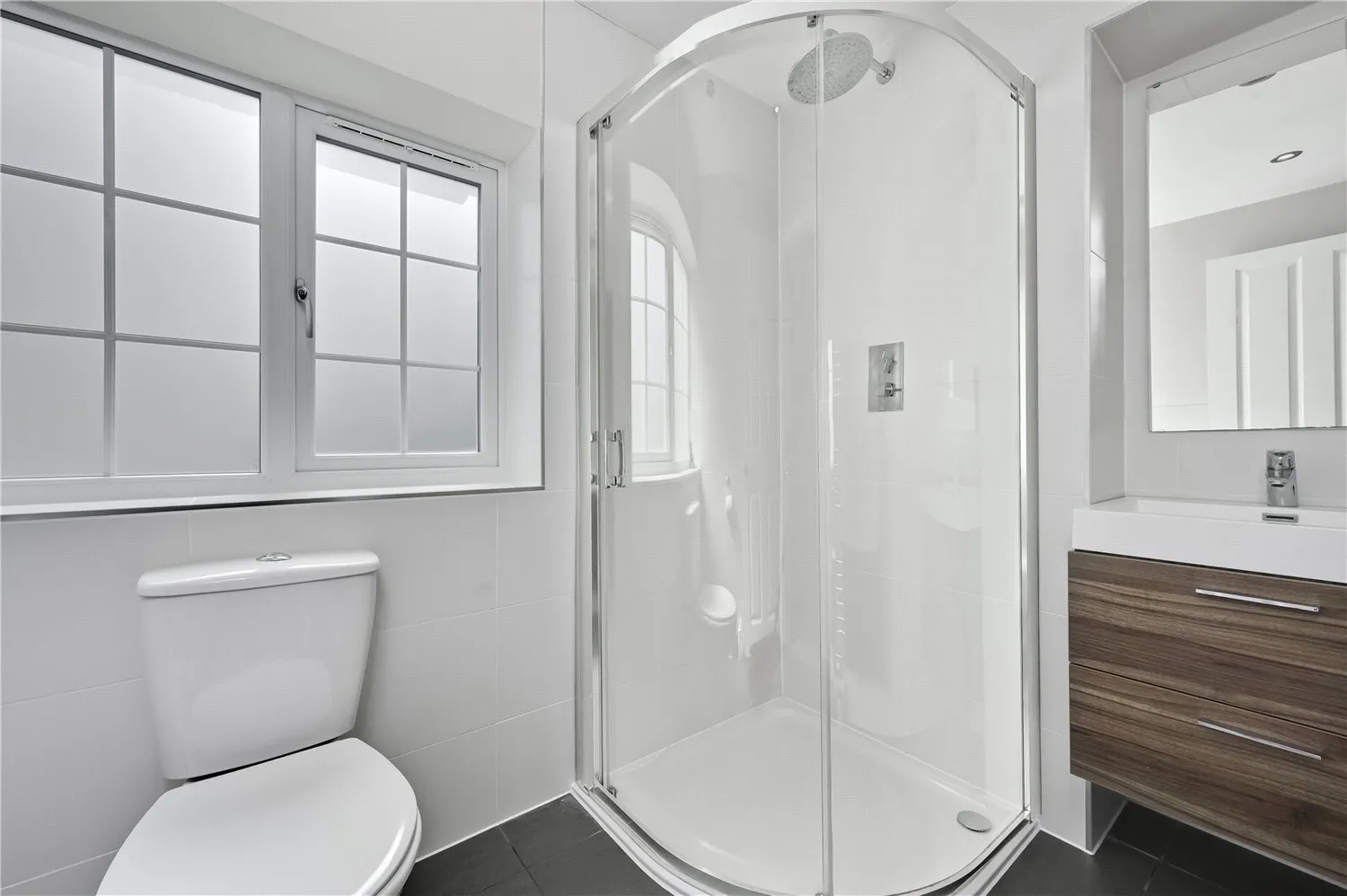 Elm Drive, Chobham, GU24 photo 9