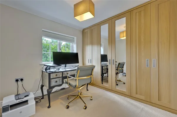 Elm Drive, Chobham, GU24 photo 10