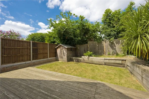 Elm Drive, Chobham, GU24 photo 12