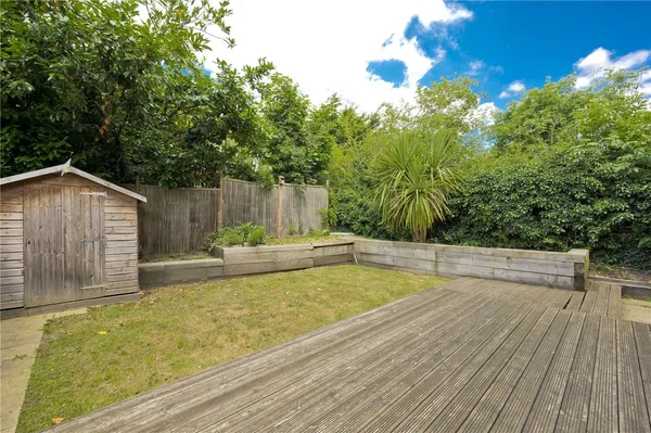 Elm Drive, Chobham, GU24 photo 13