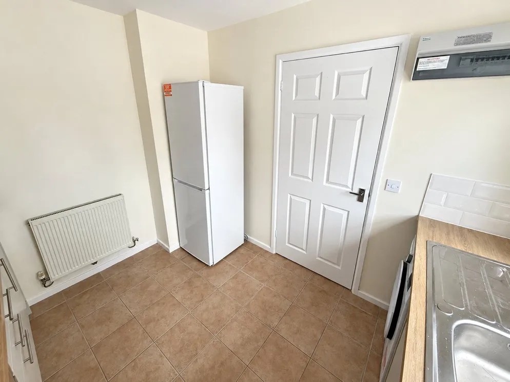 Property carousel item 4