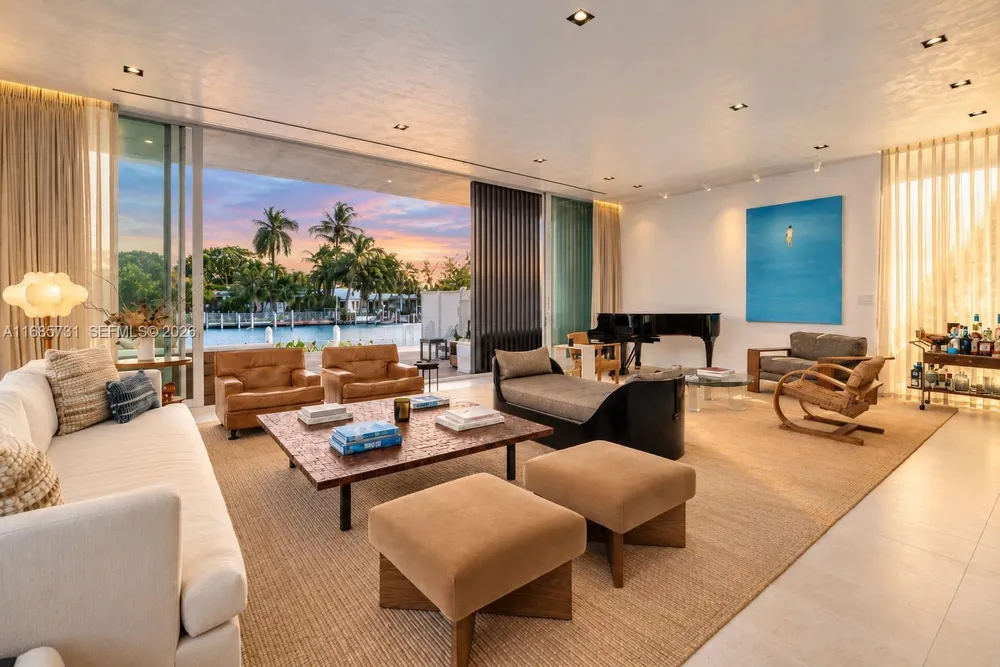 1041 W 48th St, Miami Beach, FL 33140