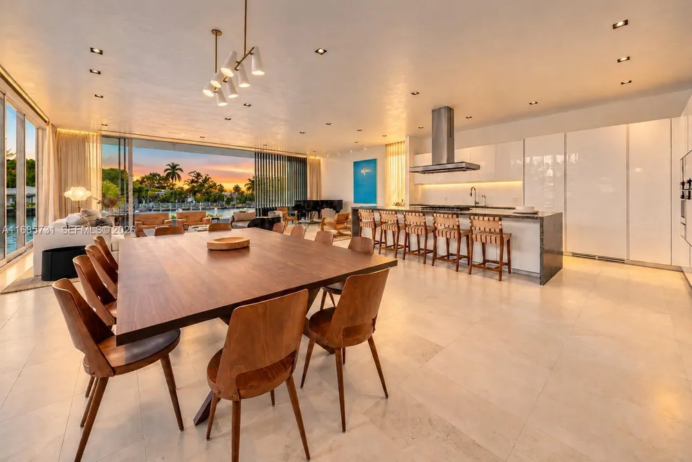 1041 W 48th St, Miami Beach, FL 33140