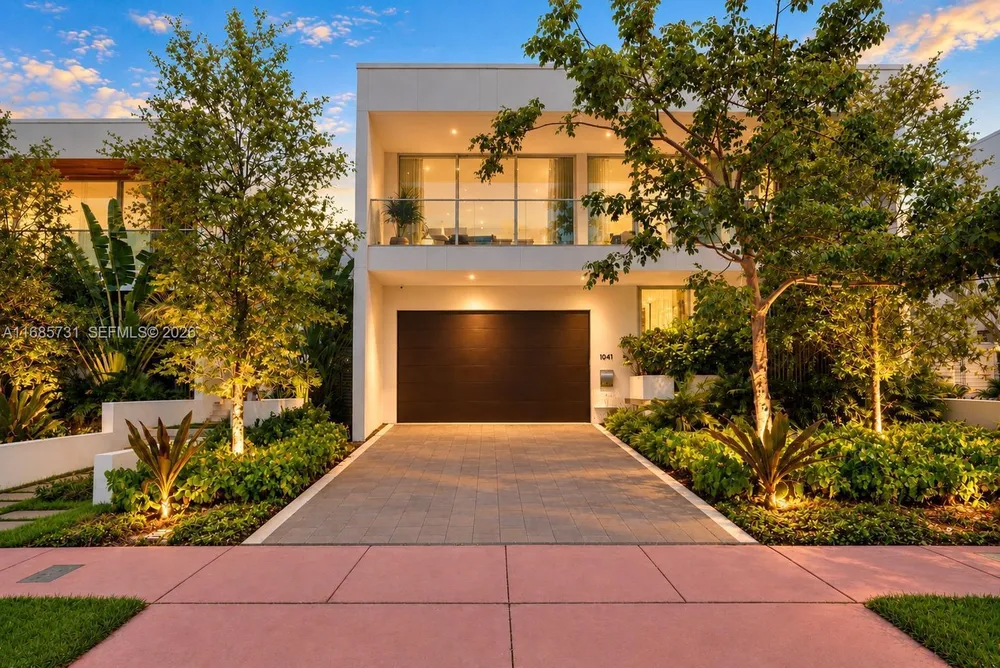 1041 W 48th St, Miami Beach, FL 33140