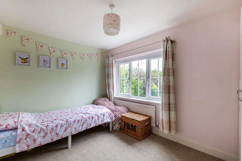 Glenville Gardens, HINDHEAD, GU26 photo 13