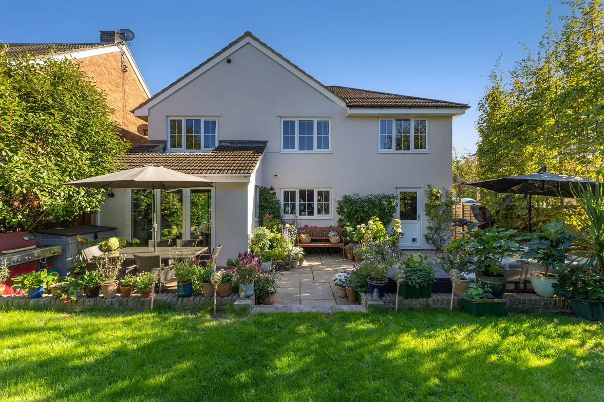 Glenville Gardens, HINDHEAD, GU26 photo 15
