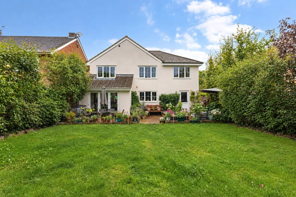 Glenville Gardens, HINDHEAD, GU26 photo 21