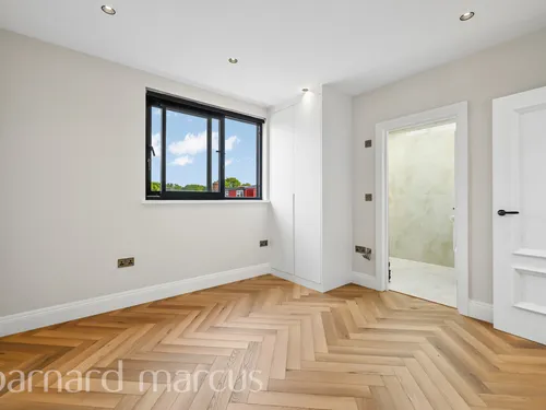 Hazlewood Avenue, Mordenphoto