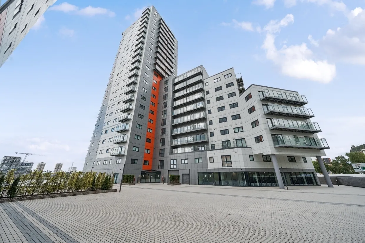 Mast Quay, Woolwich, London SE18 photo 2