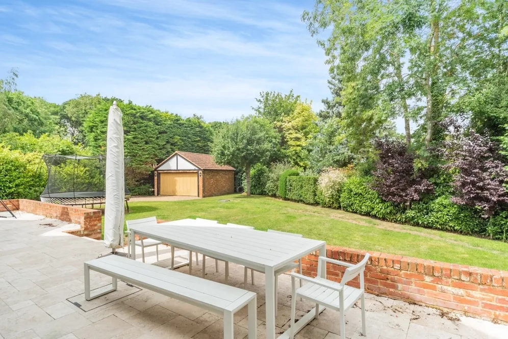 Hawthorn Hill Bracknell RG42 photo 9