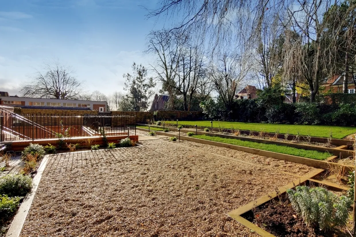 Fitzjohns Avenue, NW3 photo 10
