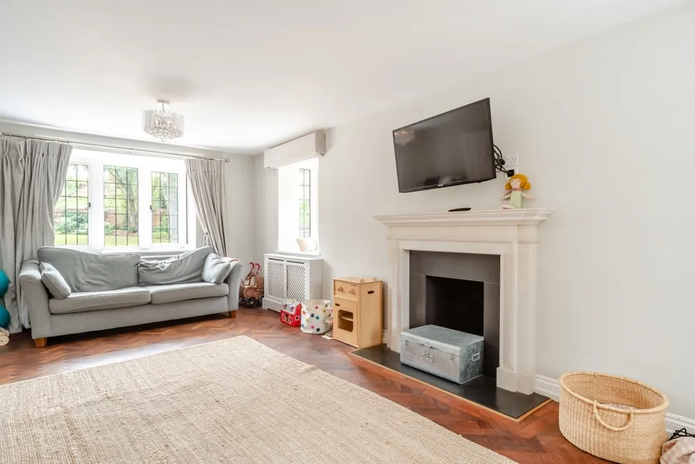 Hawthorn Hill Bracknell RG42 photo 12
