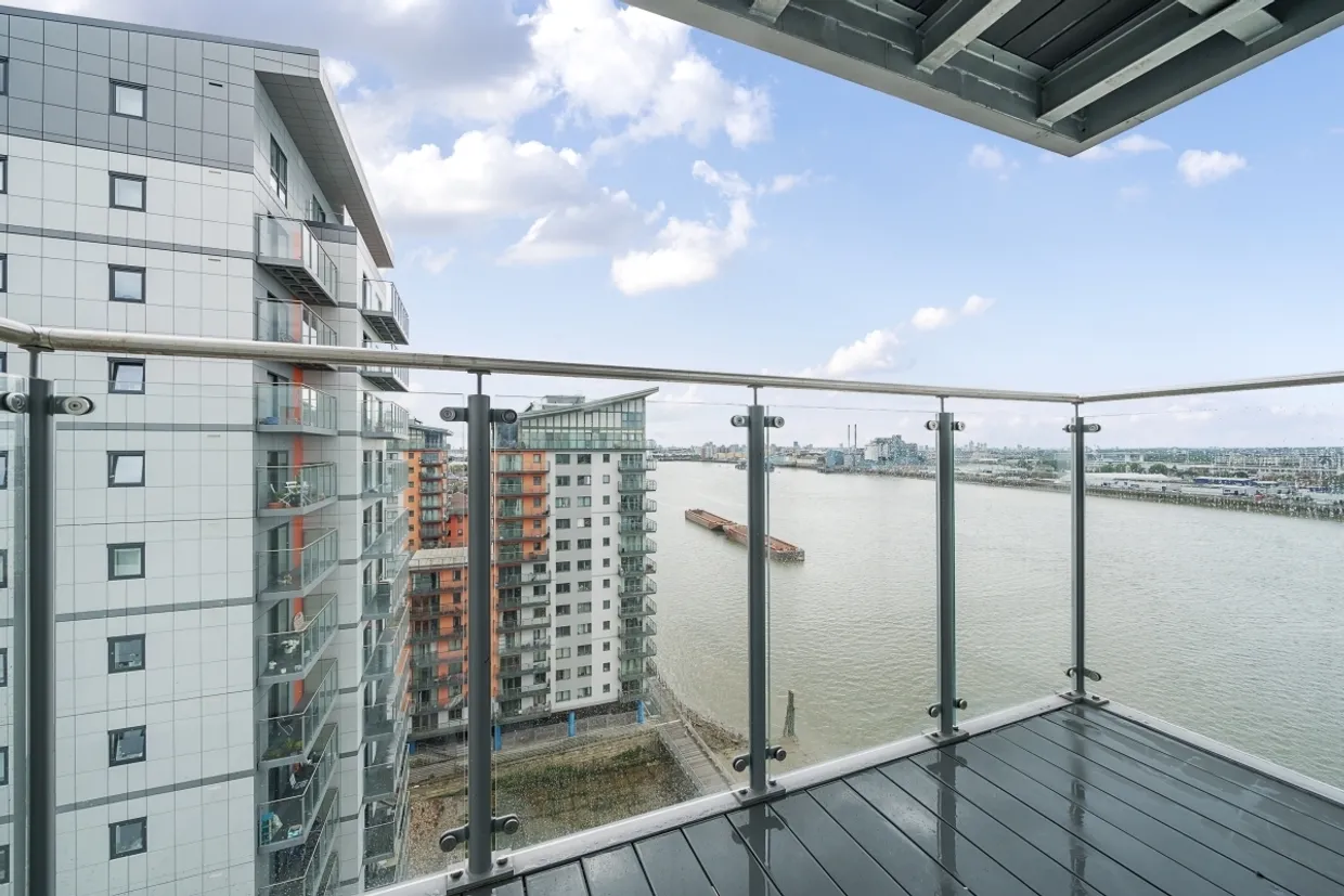 Mast Quay, Woolwich, London SE18 photo 10