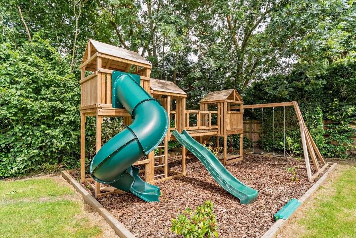 Hawthorn Hill Bracknell RG42 photo 21
