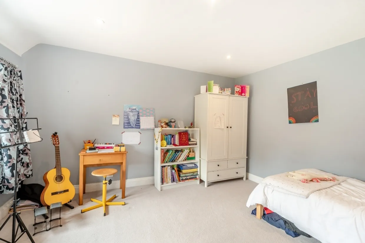 Hawthorn Hill Bracknell RG42 photo 22