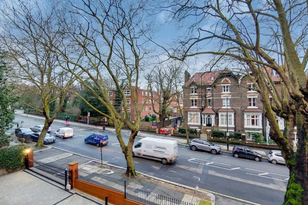 Fitzjohns Avenue, NW3 photo 23