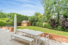 Hawthorn Hill Bracknell RG42 photo 25
