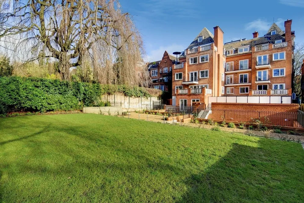 Fitzjohns Avenue, NW3 photo 27