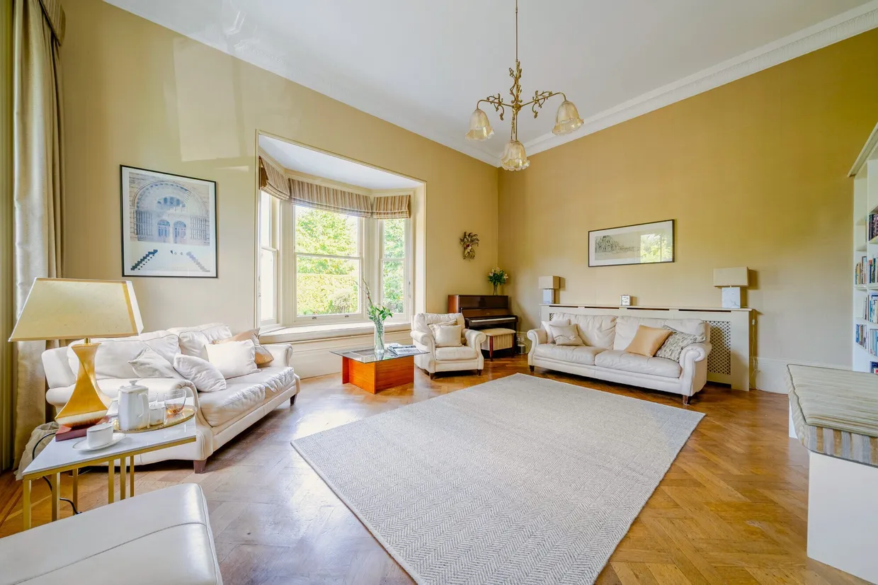 Vine Road, East Molesey, KT8 photo 3