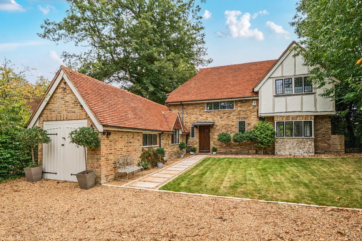 Esher Place Avenue, Esher, KT10 photo 1