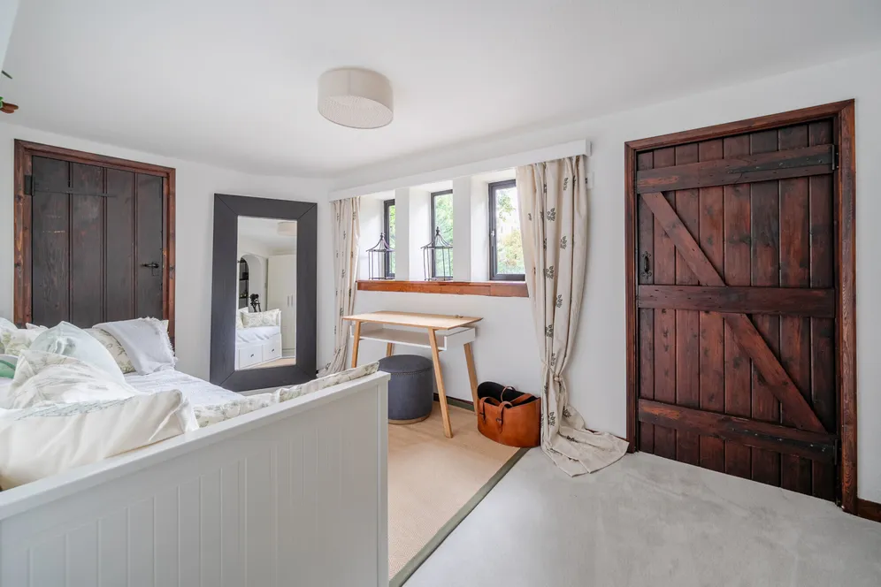 Esher Place Avenue, Esher, KT10 photo 6