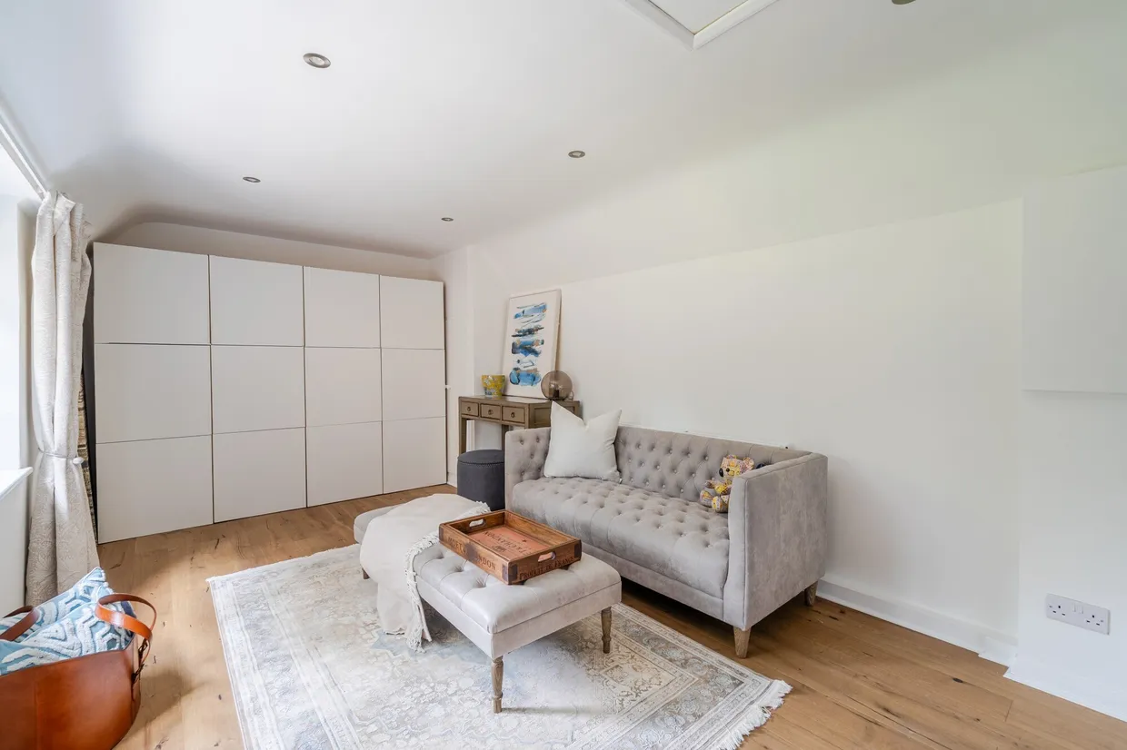 Esher Place Avenue, Esher, KT10 photo 9