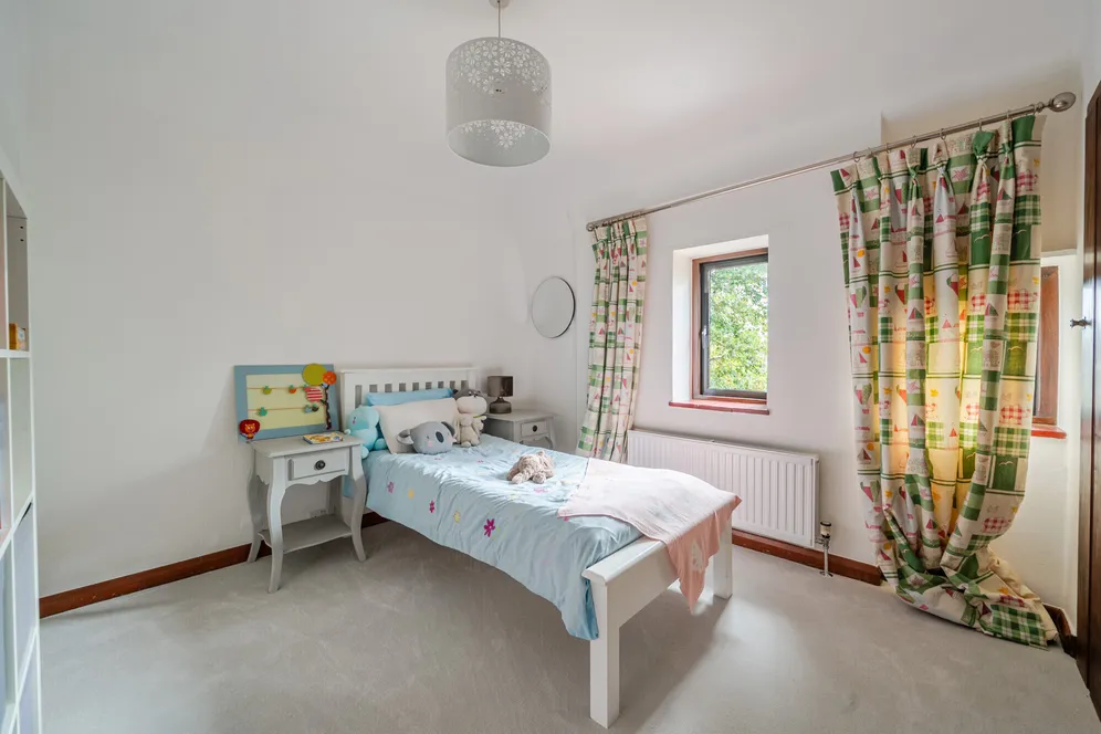 Esher Place Avenue, Esher, KT10 photo 11