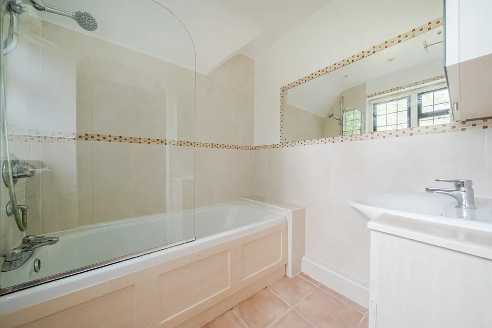 Esher Place Avenue, Esher, KT10 photo 12