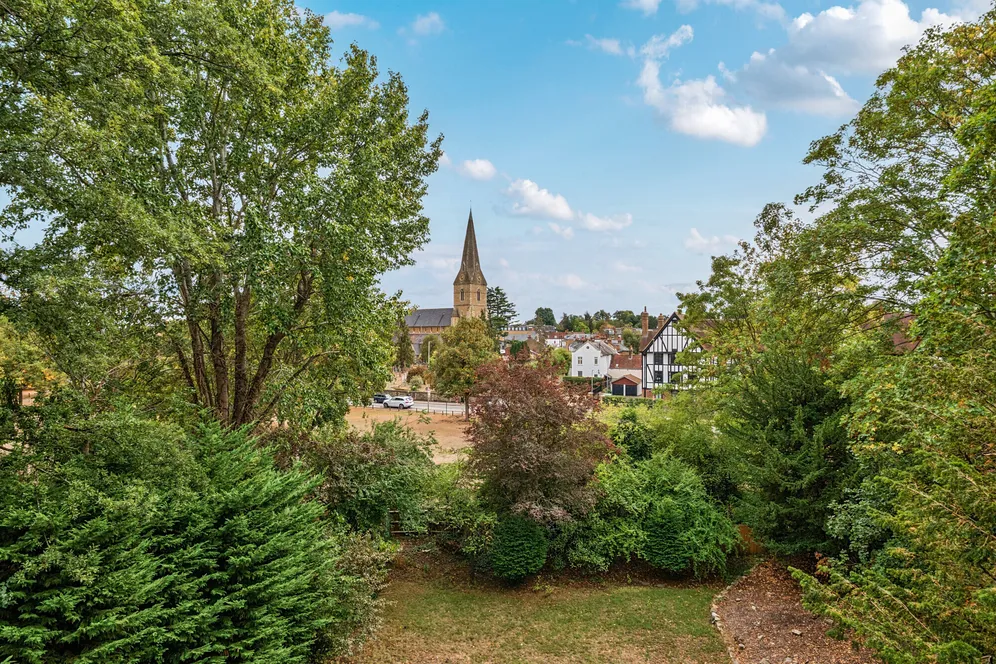 Esher Place Avenue, Esher, KT10 photo 14