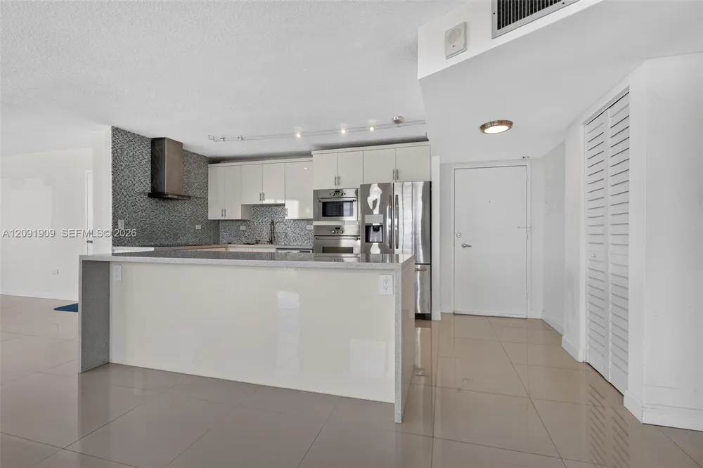 7135 Collins Ave, Miami Beach, FL 33141
