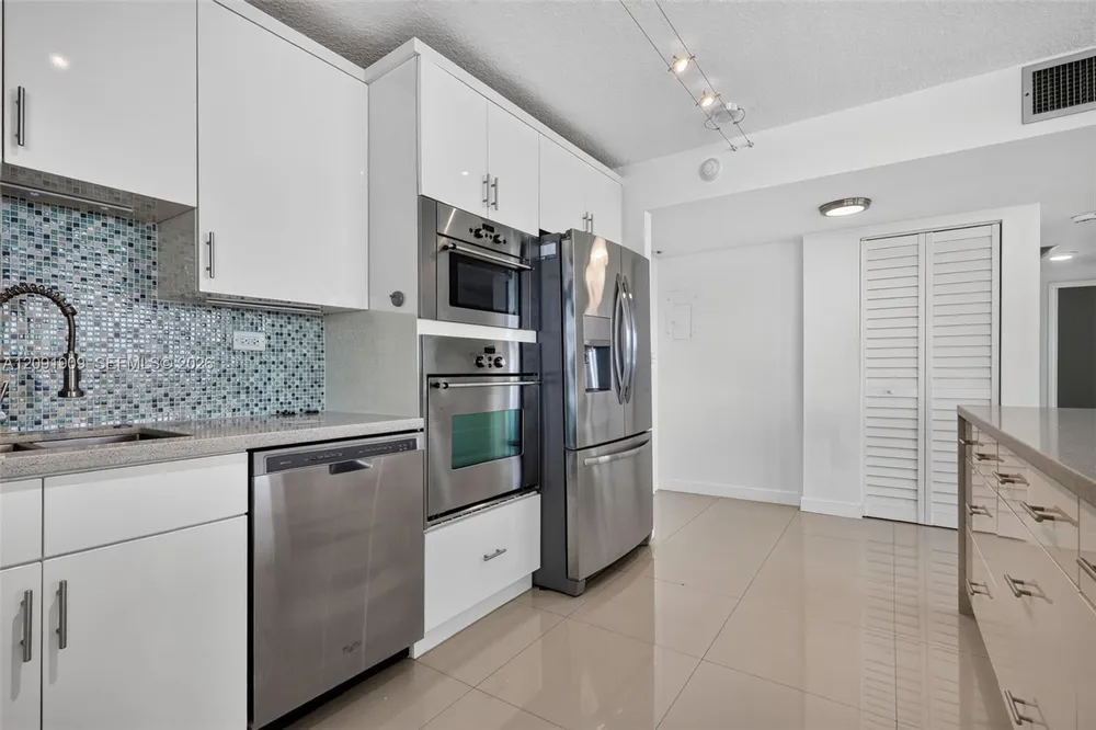 7135 Collins Ave, Miami Beach, FL 33141