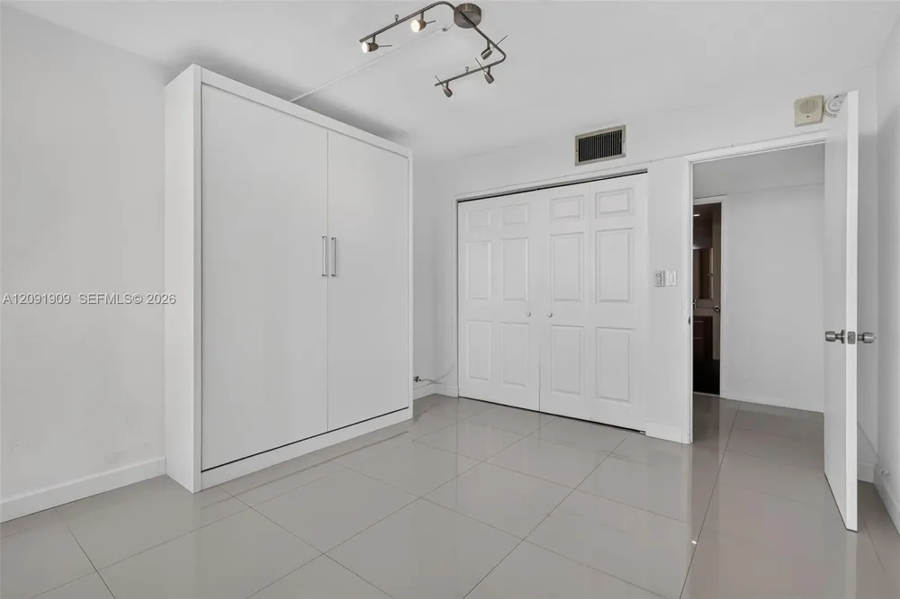 7135 Collins Ave, Miami Beach, FL 33141
