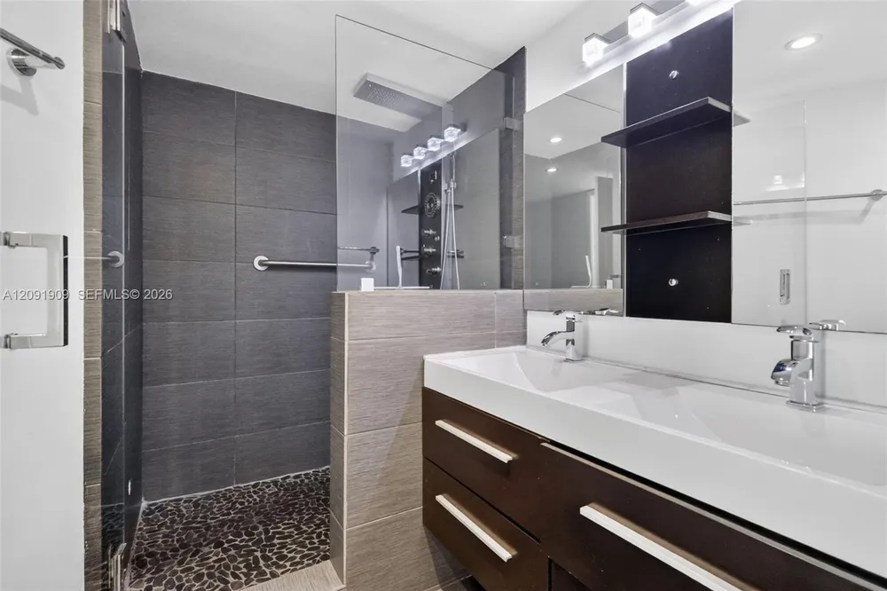 7135 Collins Ave, Miami Beach, FL 33141