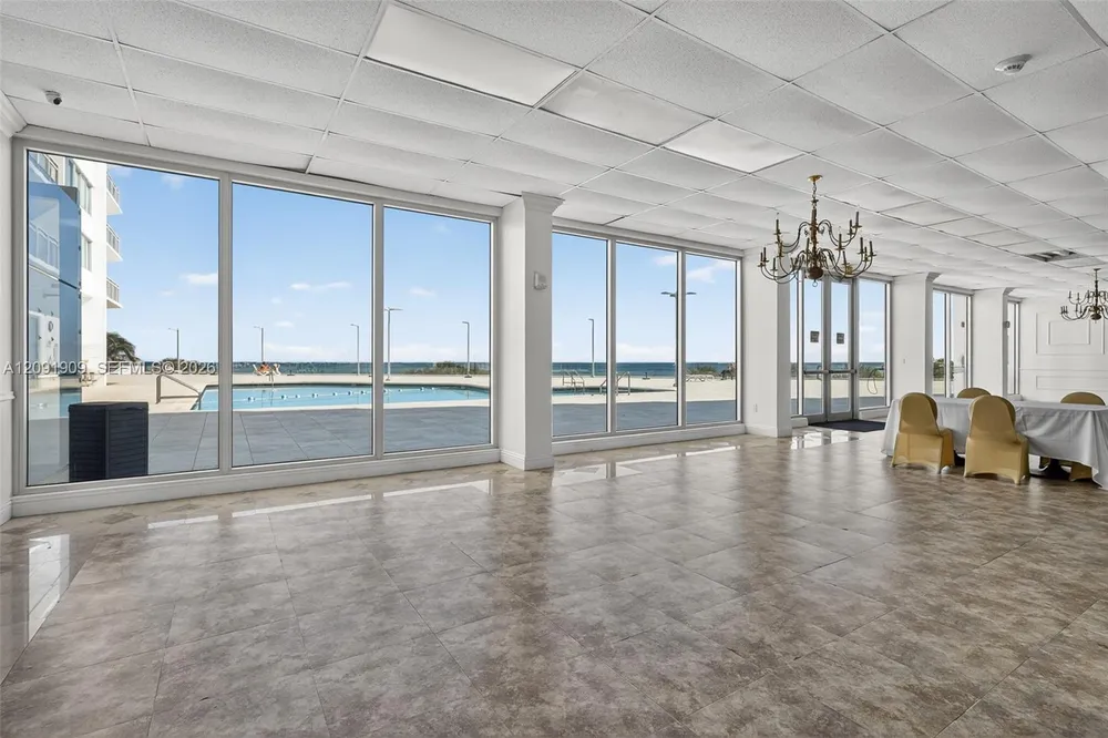 7135 Collins Ave, Miami Beach, FL 33141