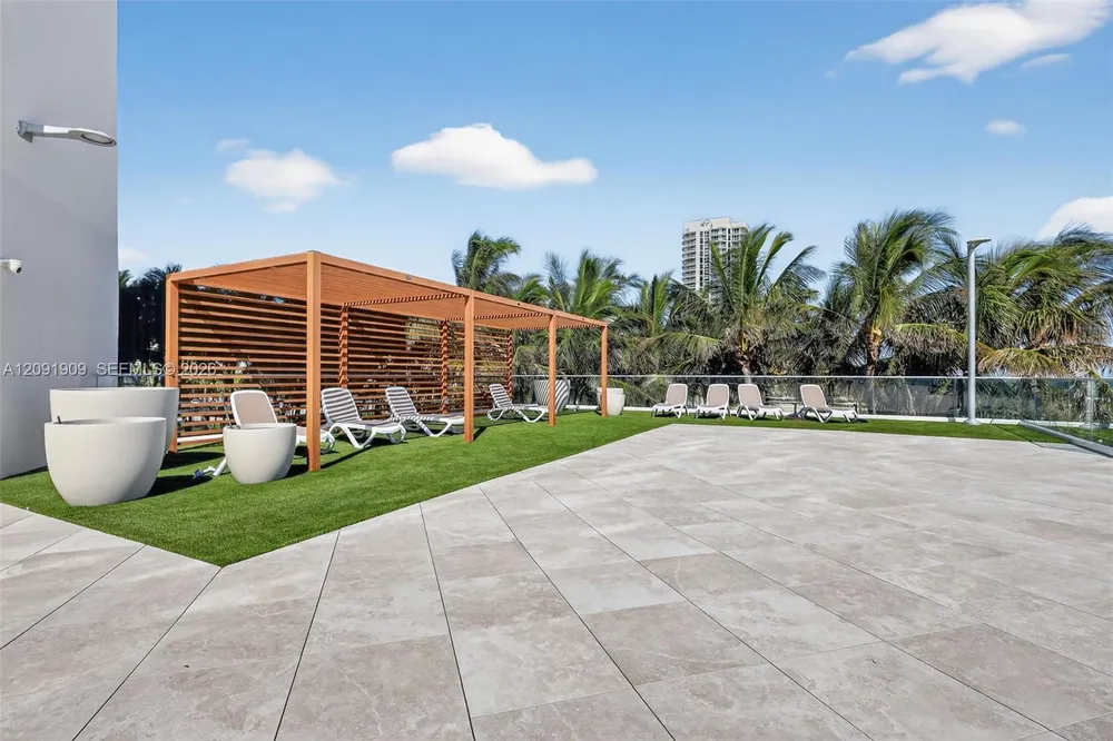7135 Collins Ave, Miami Beach, FL 33141