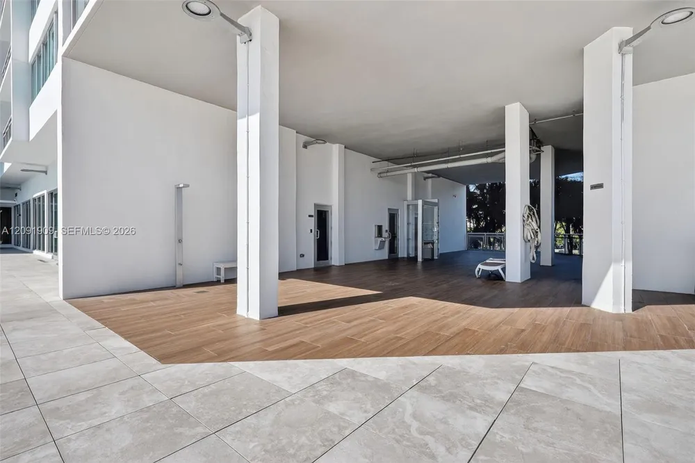 7135 Collins Ave, Miami Beach, FL 33141
